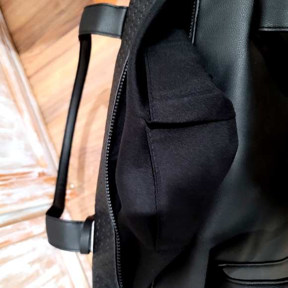 NWT Disney Mickey Mouse Embossed Weekender - Picture 15 of 15